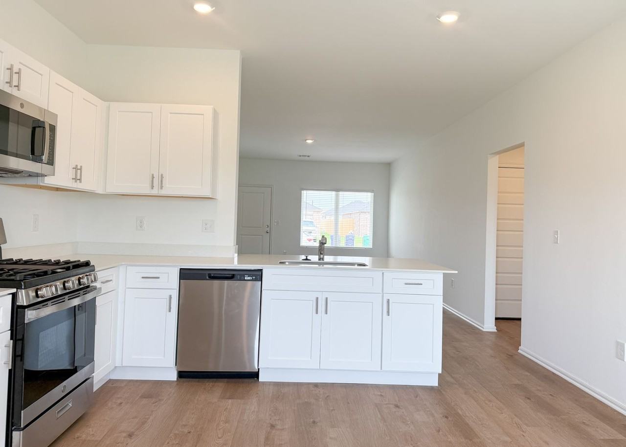 16208 Lovers Ln - Photo 7 of 24