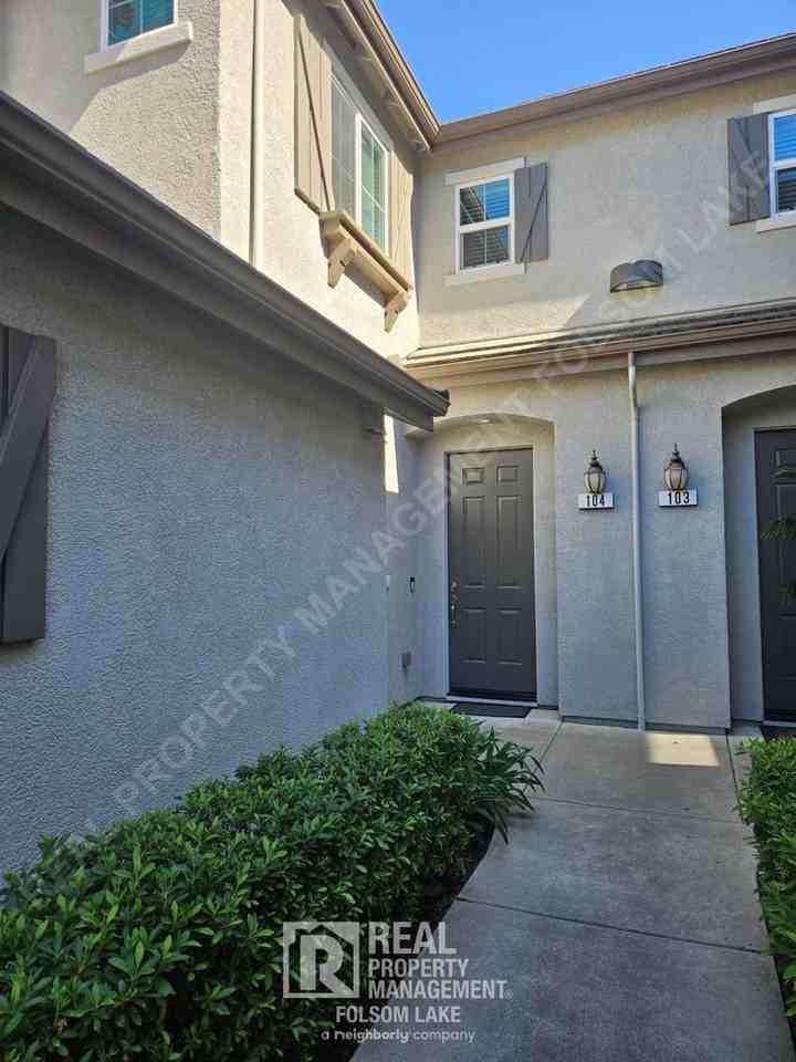 104 Rodin Ln - Photo 3 of 28