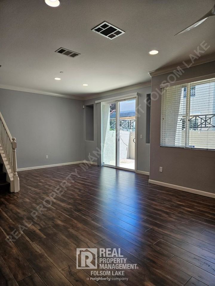 104 Rodin Ln - Photo 7 of 28