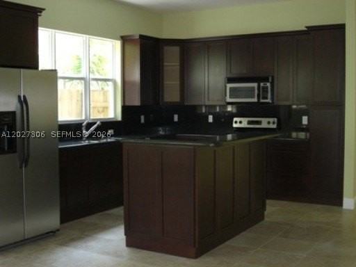1236 Ne 14th Ave - Photo 3 of 7