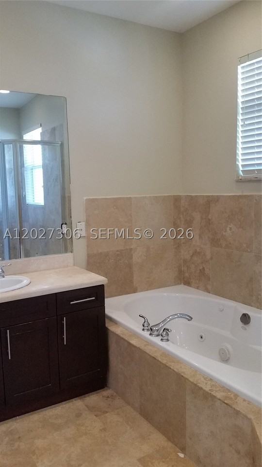 1236 Ne 14th Ave - Photo 6 of 7