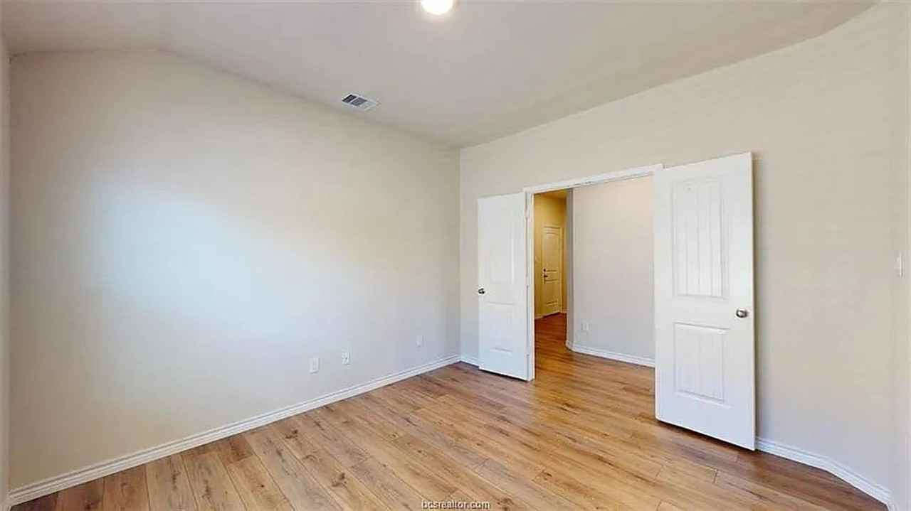 5219 Montague Loop - Photo 4 of 23
