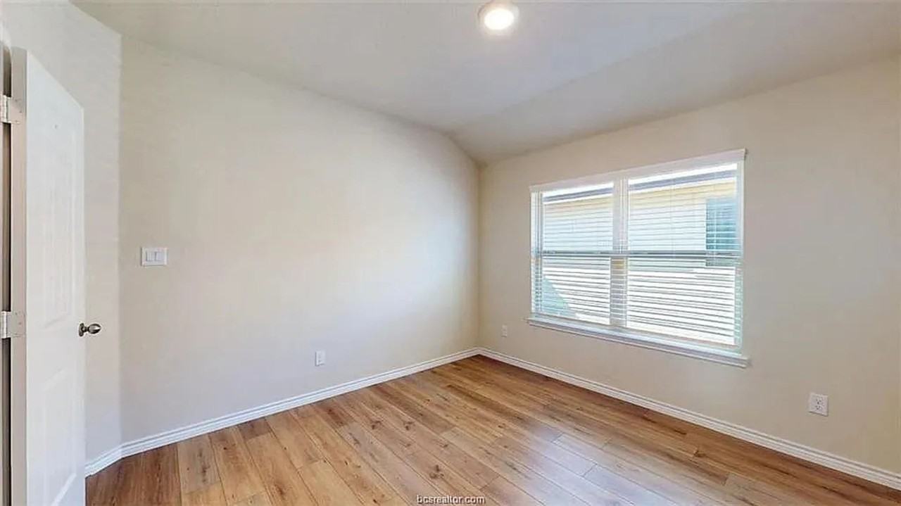 5219 Montague Loop - Photo 6 of 23