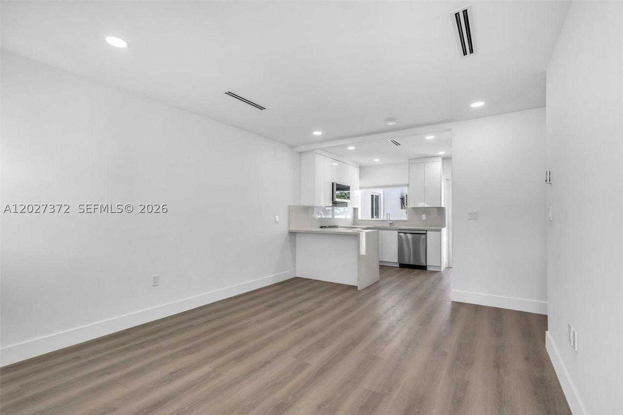 2814 Sw 26th St #2814 - Photo 3 of 16