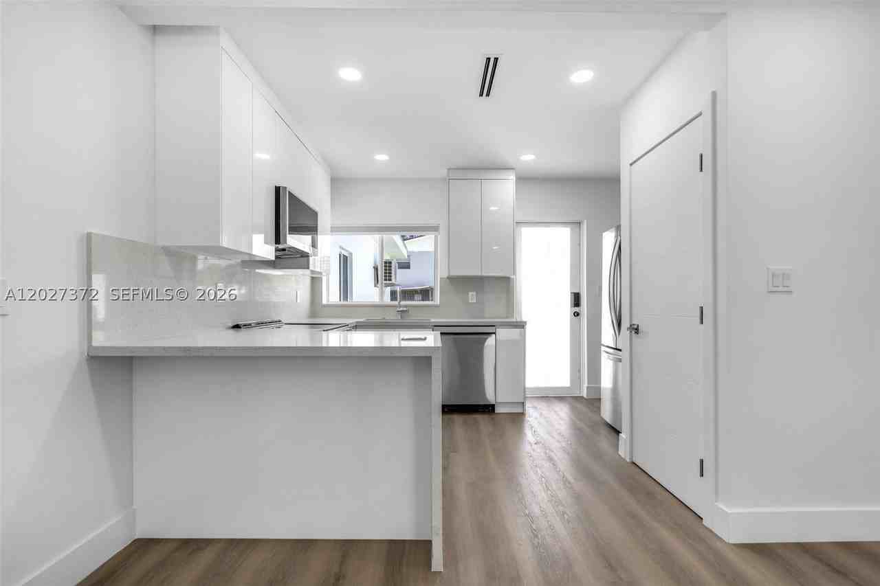 2814 Sw 26th St #2814 - Photo 6 of 16