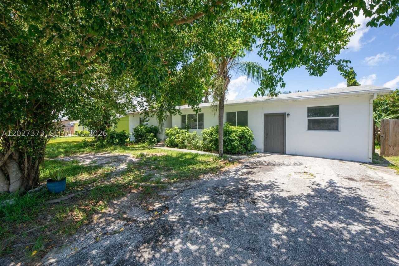 3327 Sapphire Rd - Photo 3 of 34