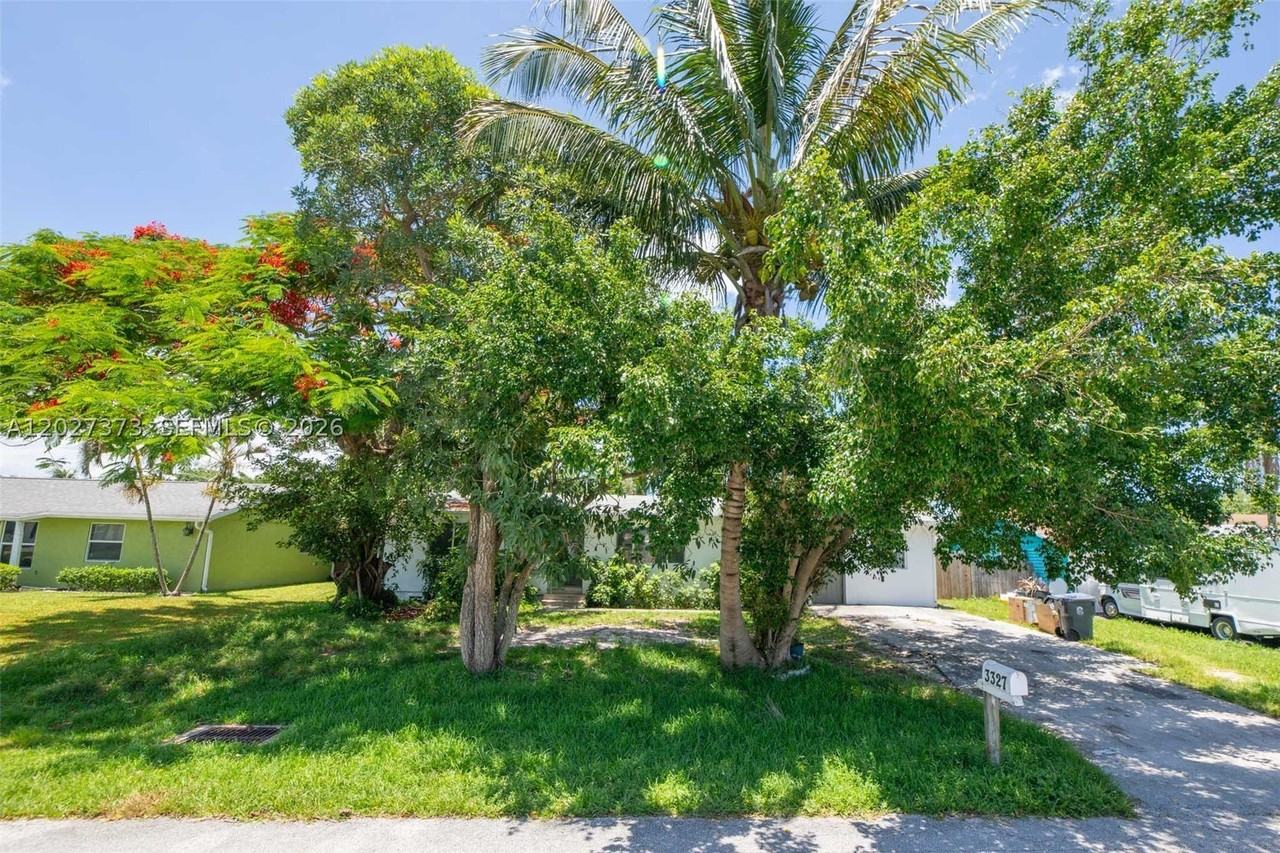 3327 Sapphire Rd - Photo 4 of 34