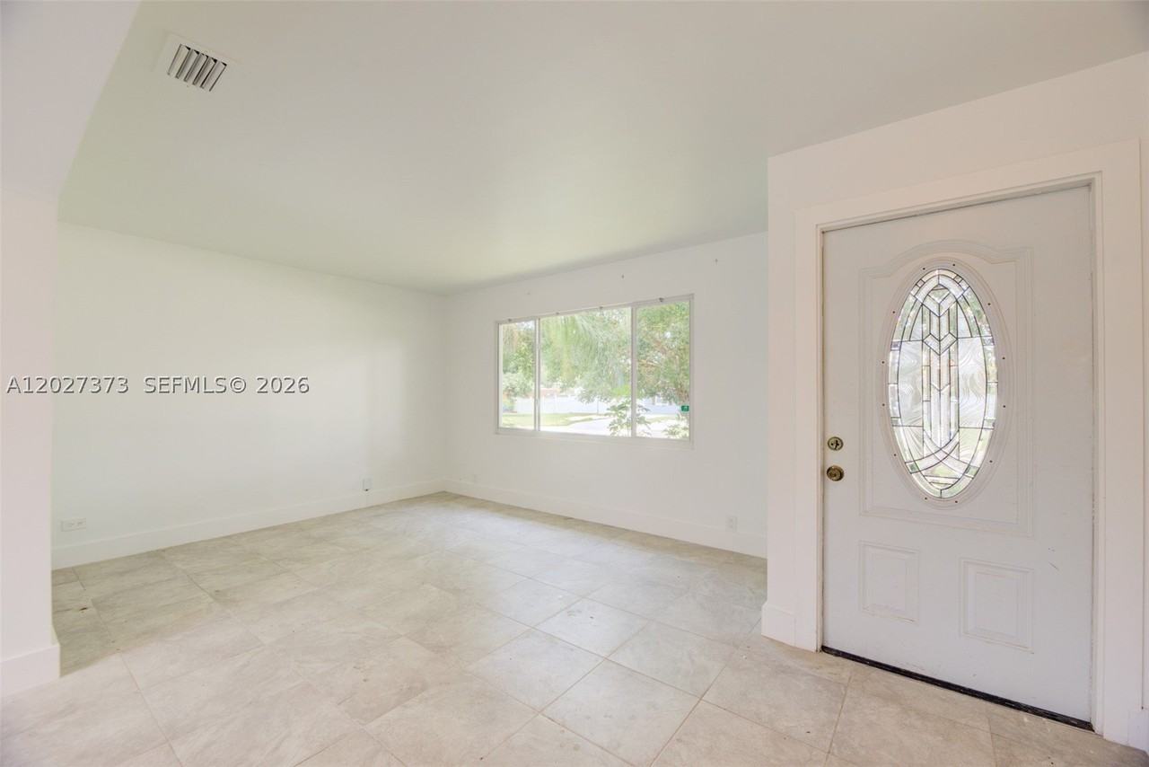 3327 Sapphire Rd - Photo 6 of 34
