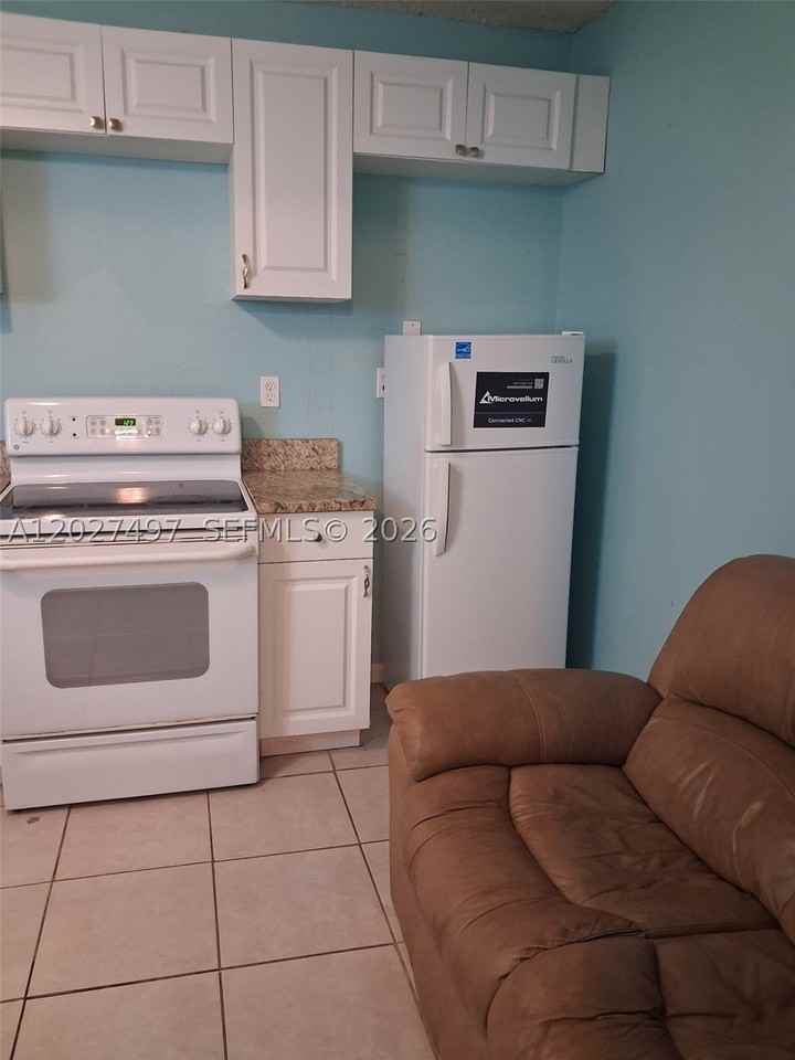 1800 Pinehurst Dr #1 - Photo 5 of 11