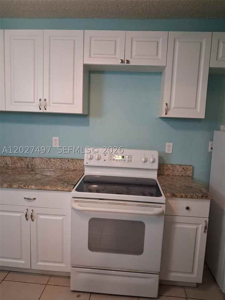 1800 Pinehurst Dr #1 - Photo 7 of 11