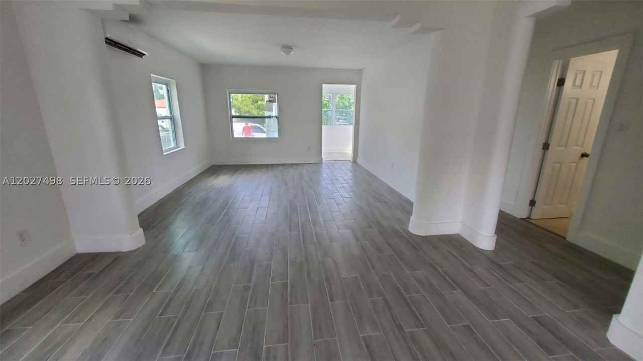 560 Nw 53rd St - Photo 2 of 12