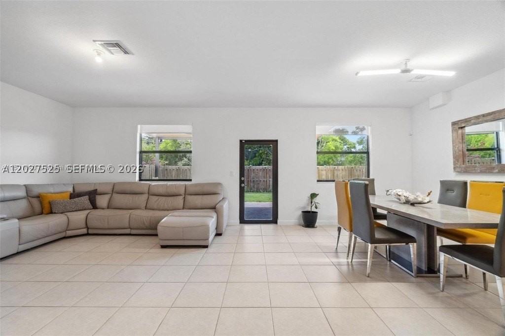 24242 Sw 119th Pl #0 - Photo 5 of 40