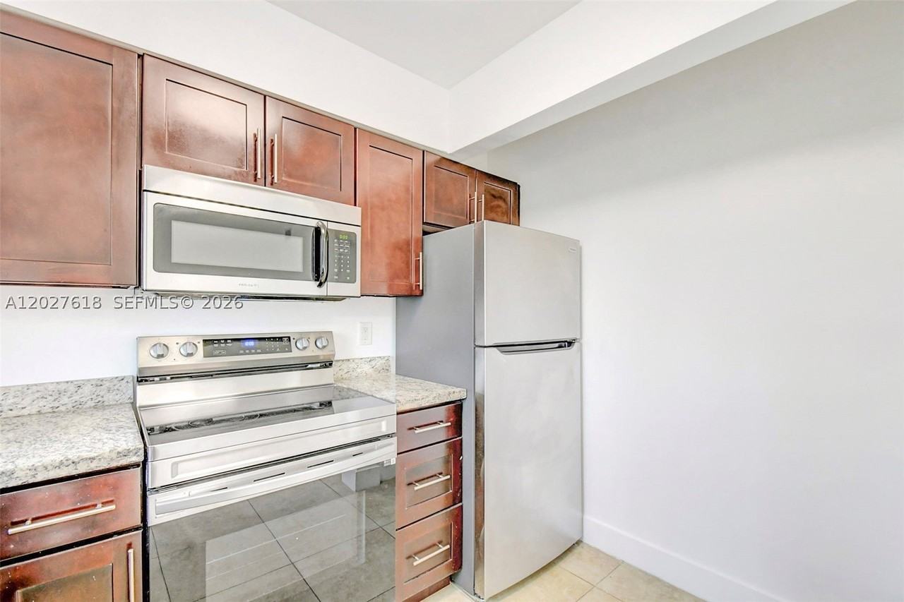 407 Se 9th Ct #1 - Photo 5 of 26