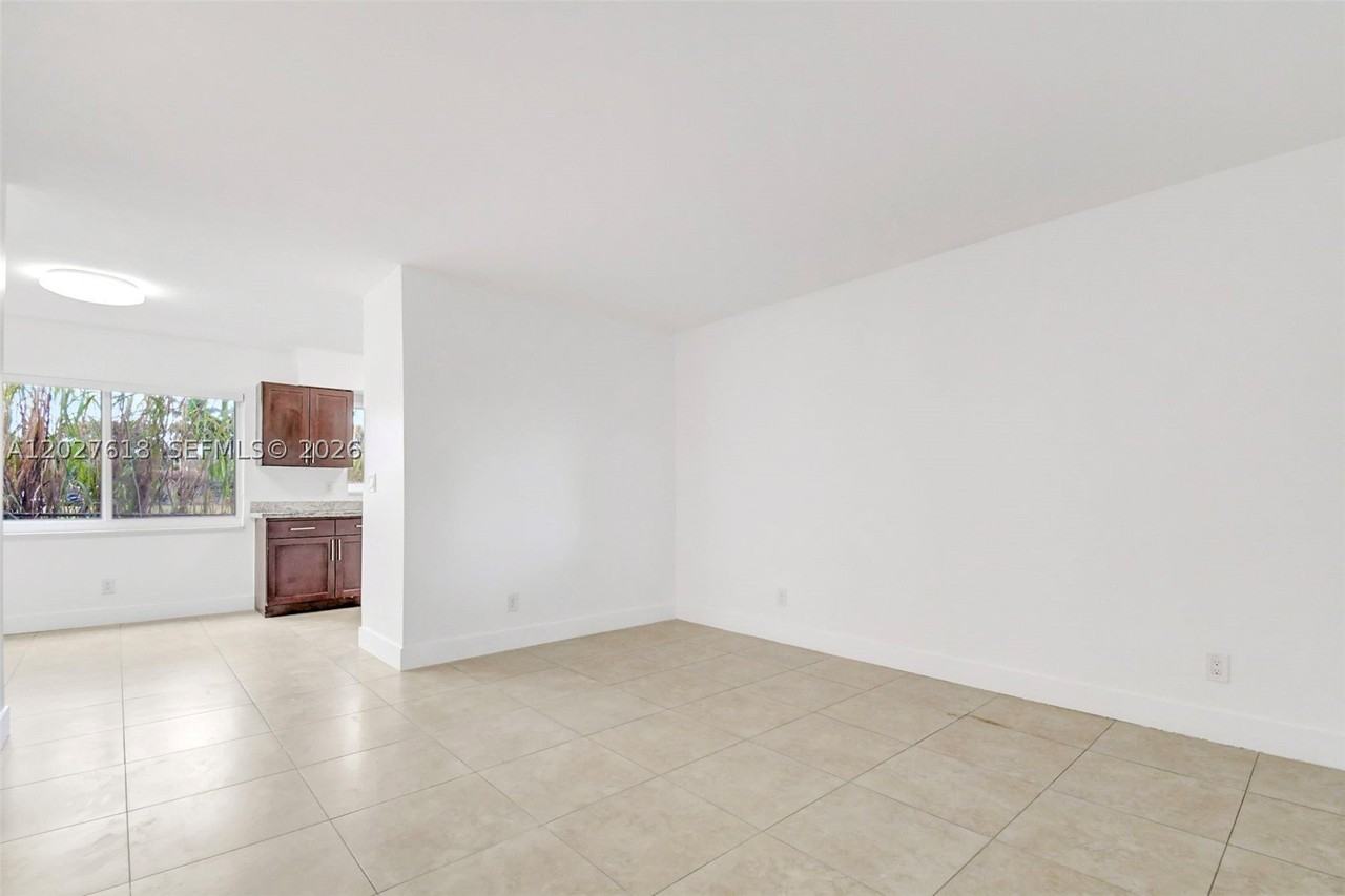 407 Se 9th Ct #1 - Photo 7 of 26