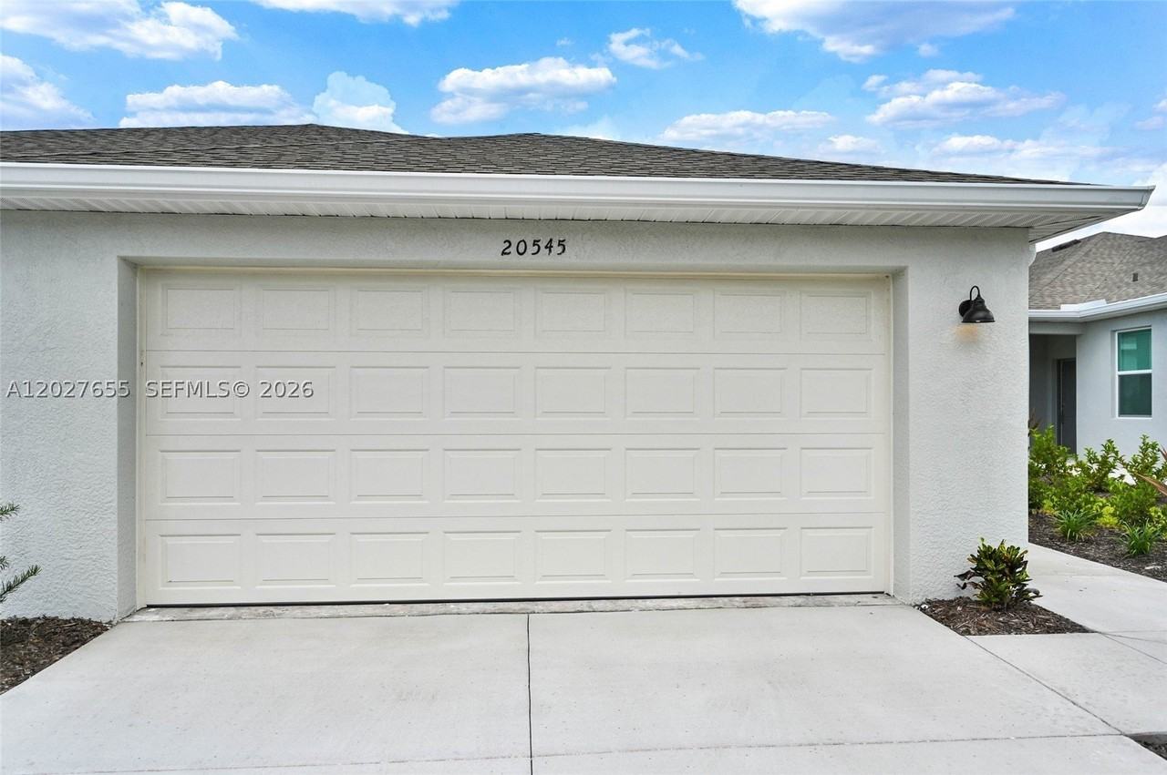 20545 Hazelnut Ct S - Photo 2 of 38