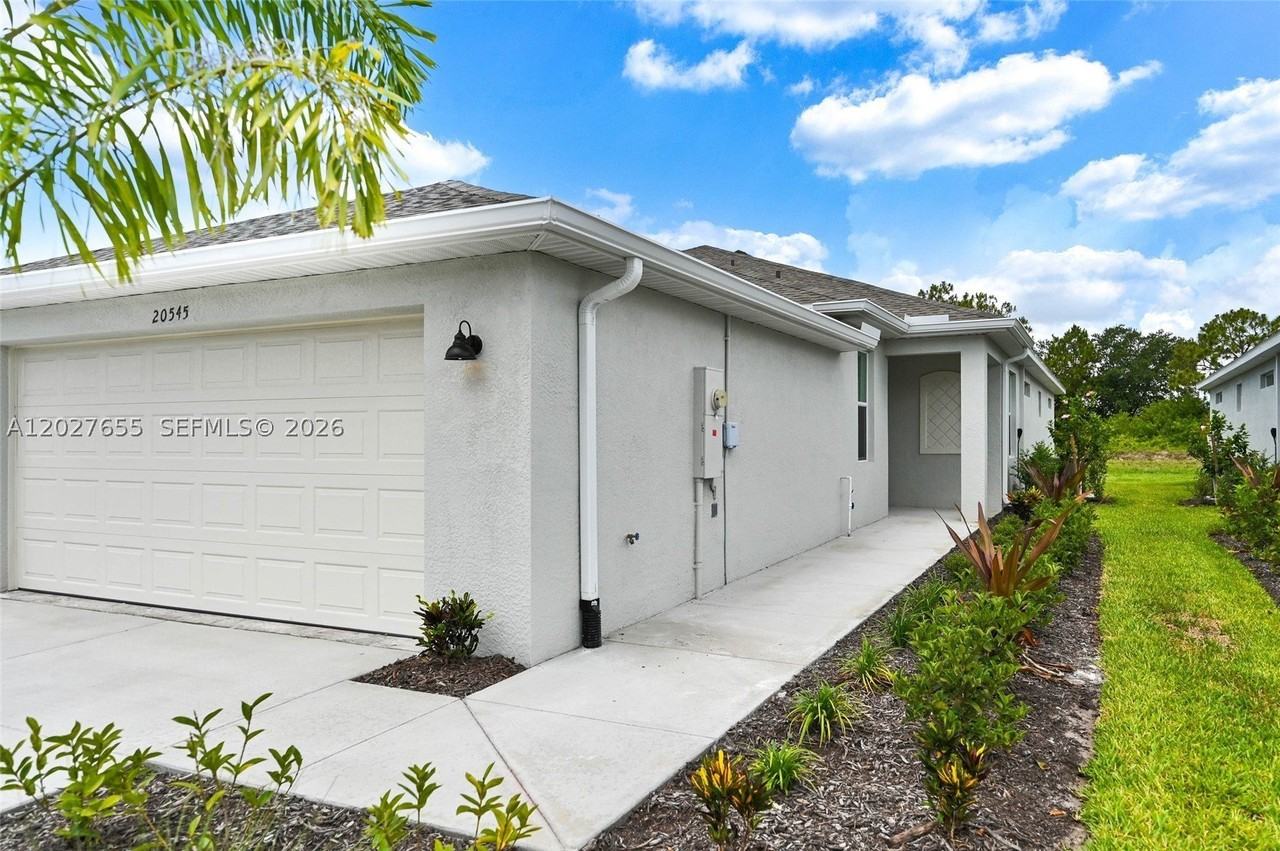 20545 Hazelnut Ct S - Photo 4 of 38