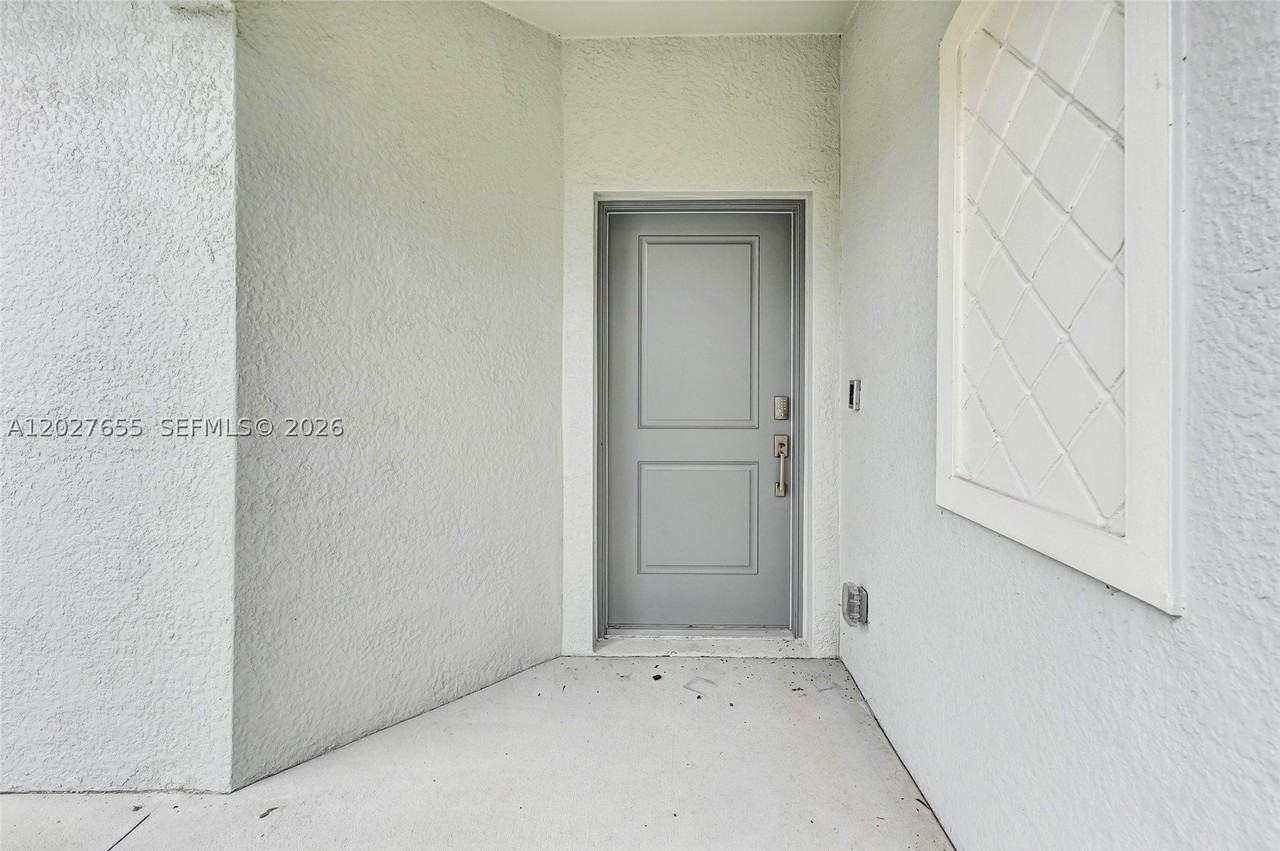 20545 Hazelnut Ct S - Photo 5 of 38