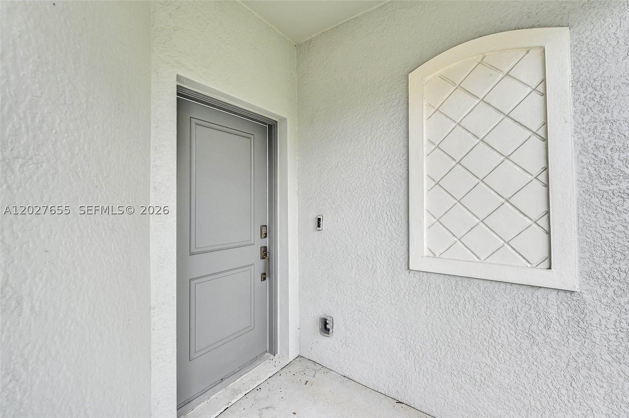 20545 Hazelnut Ct S - Photo 6 of 38
