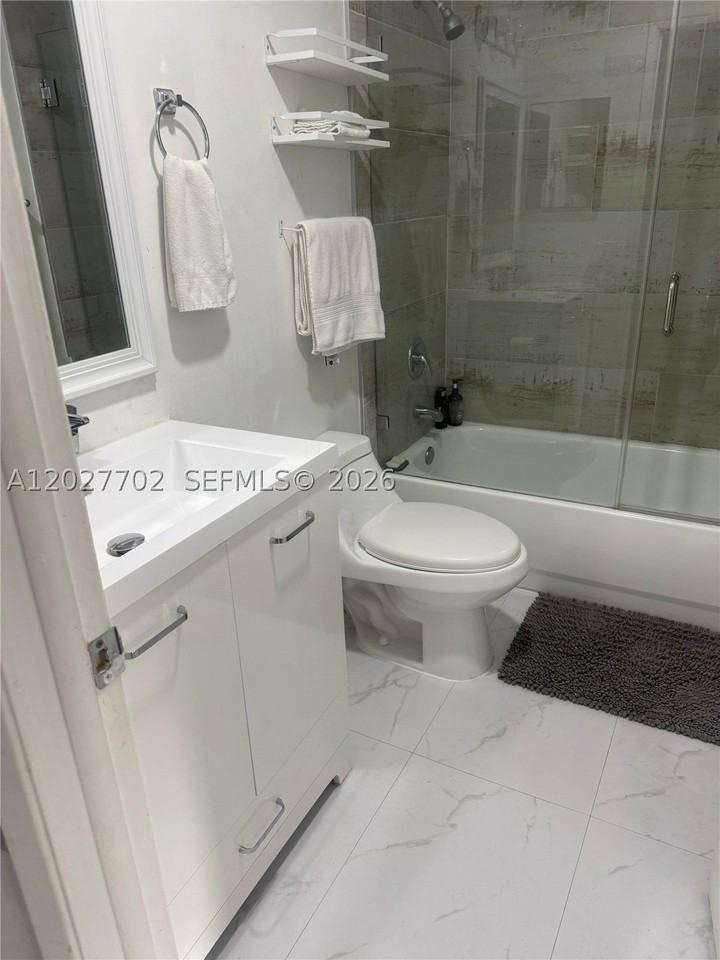 4704 Nw 114th Ave #202-1 - Photo 7 of 10