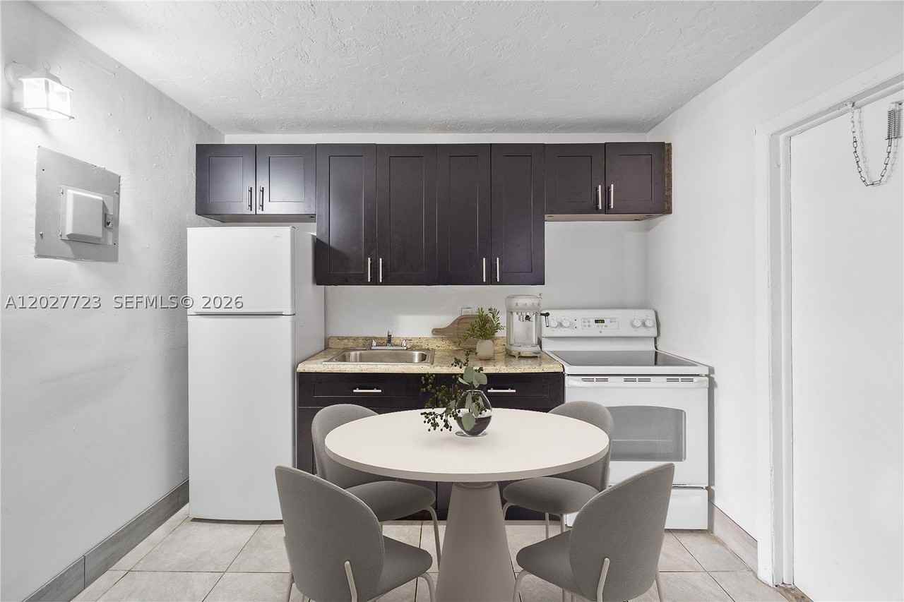 332 Sw 3rd St #5 - Photo 5 of 10