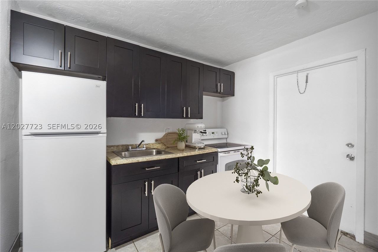 332 Sw 3rd St #5 - Photo 6 of 10