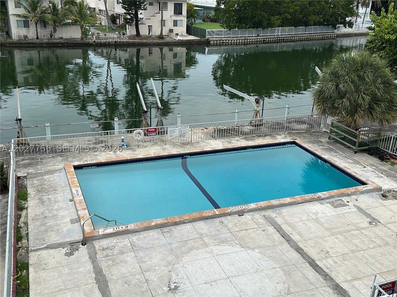 110 S Shore Dr #4E - Photo 3 of 11