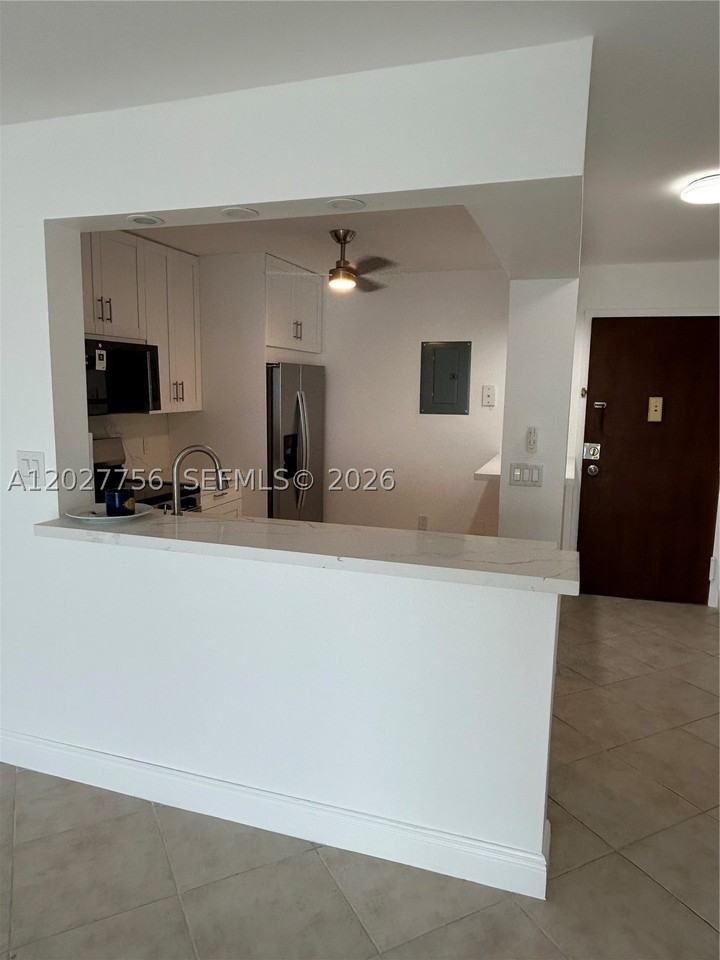 110 S Shore Dr #4E - Photo 5 of 11