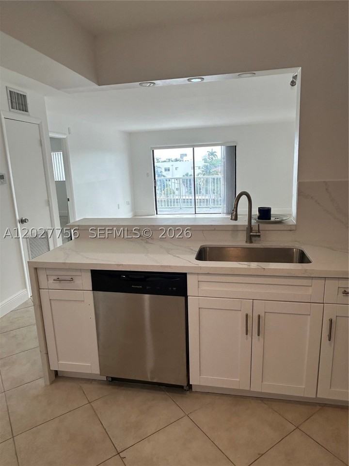 110 S Shore Dr #4E - Photo 6 of 11