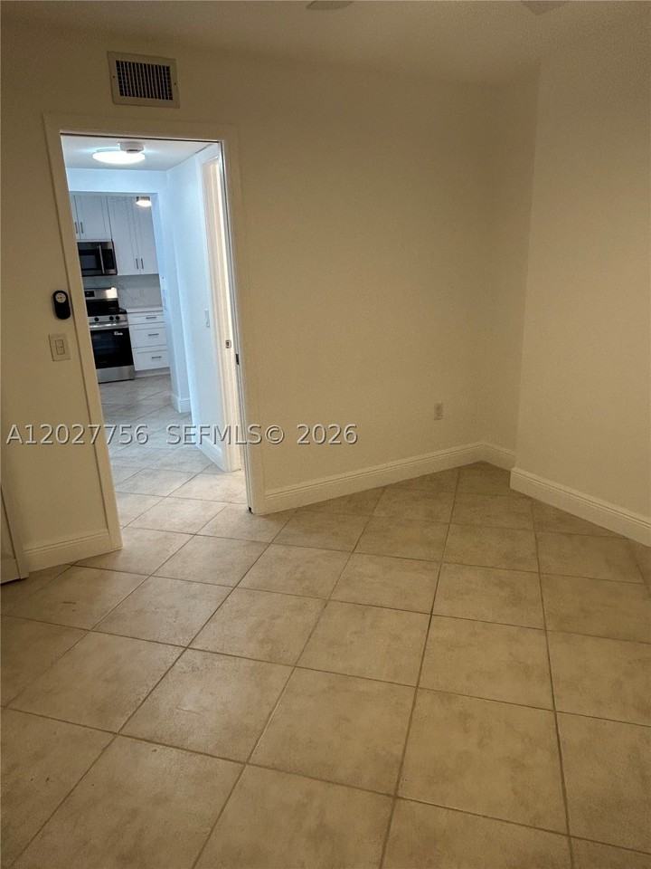 110 S Shore Dr #4E - Photo 7 of 11
