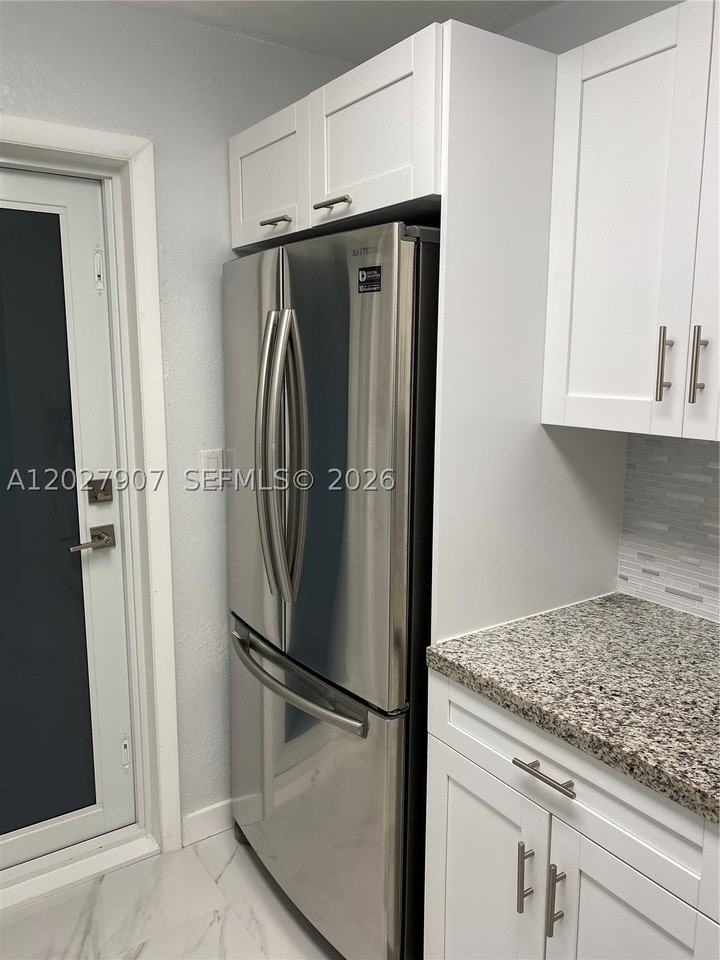 1030 9th St #204 - Photo 5 of 19