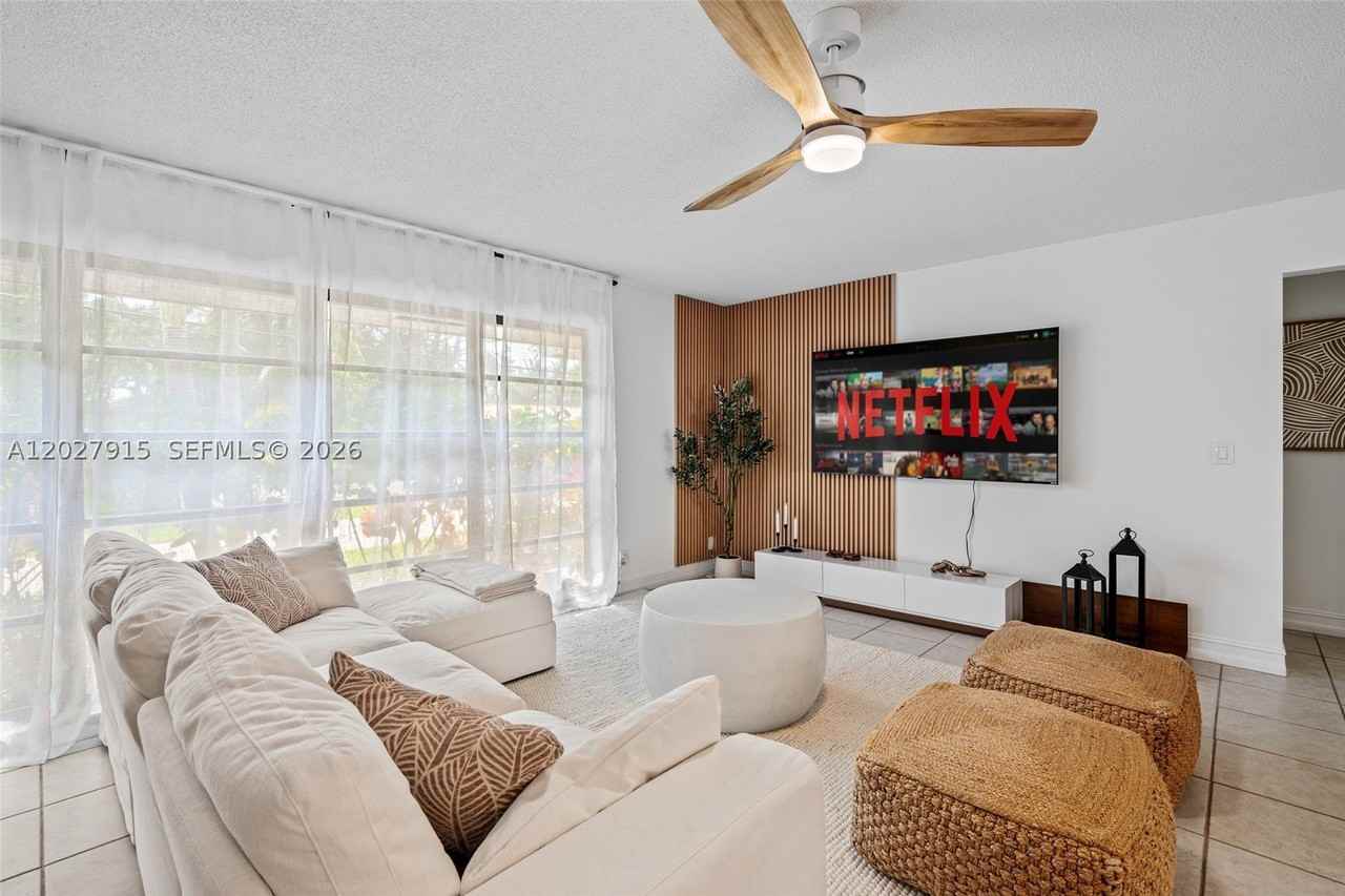 8101 W Lake Dr - Photo 5 of 37
