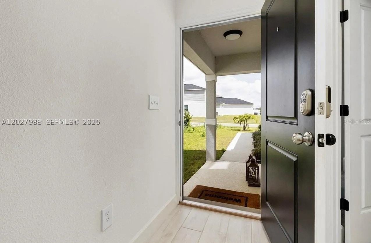 1136 Papaya Cir - Photo 5 of 36