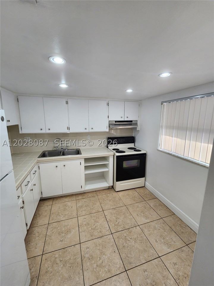 461 Nw 107th Ave #102 - Photo 7 of 37