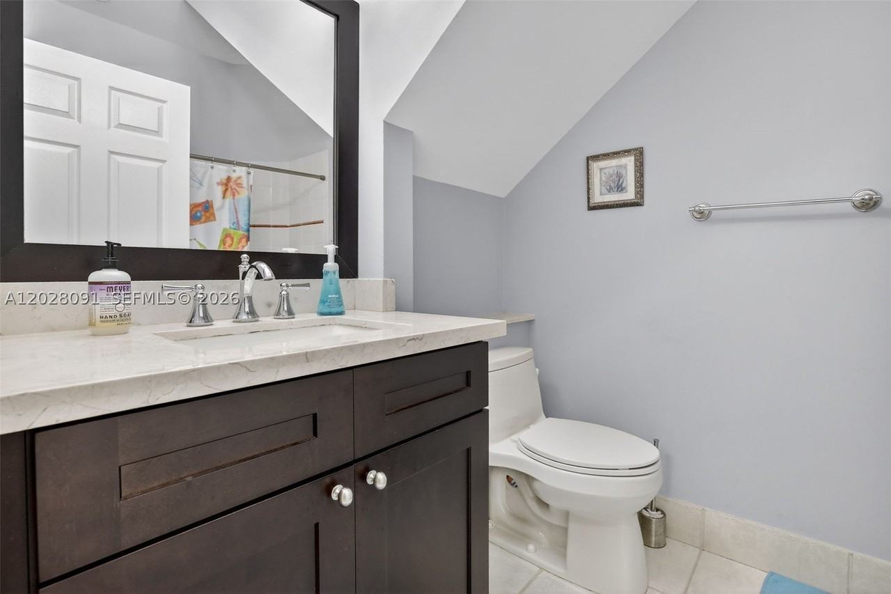 19018 Nw 23rd Pl - Photo 5 of 17