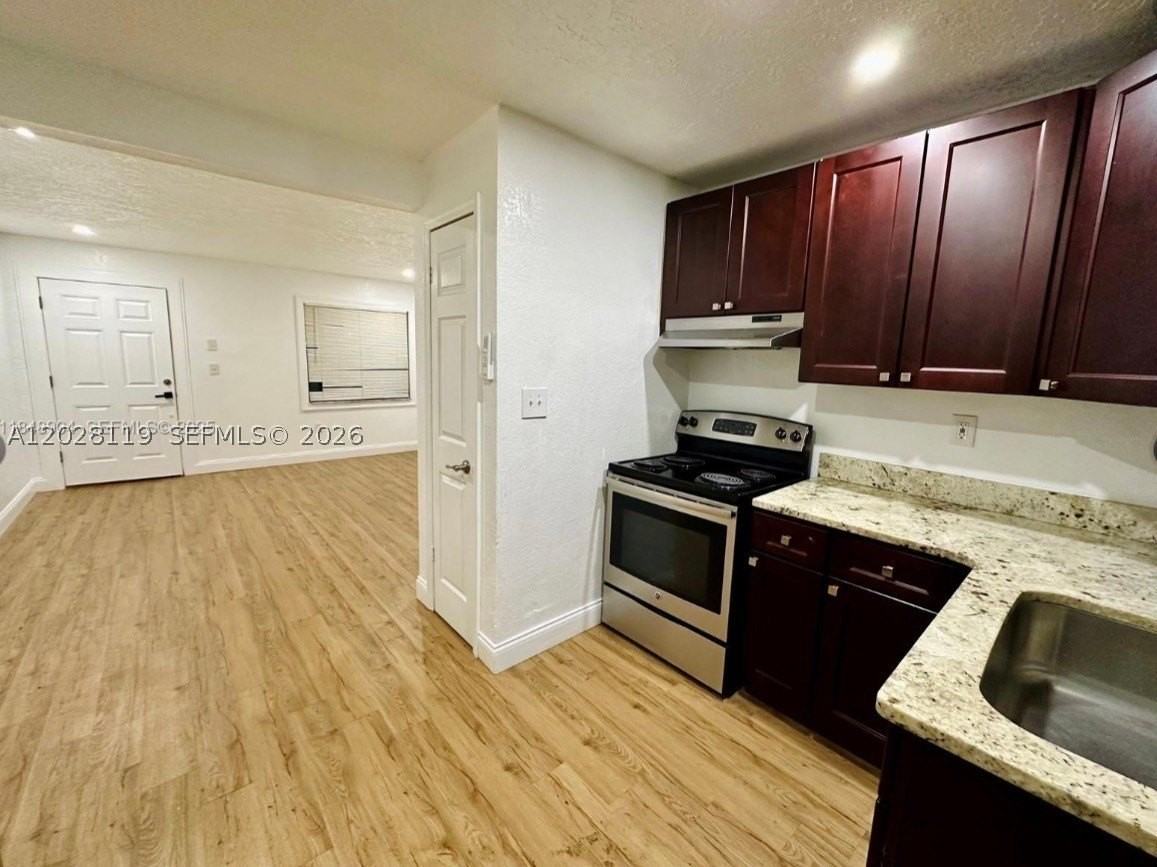 813 W Jefferson St #5 - Photo 2 of 5