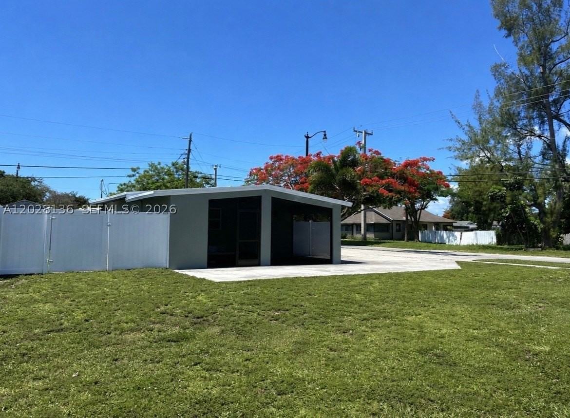 810 Ne 3rd Ave - Photo 2 of 15