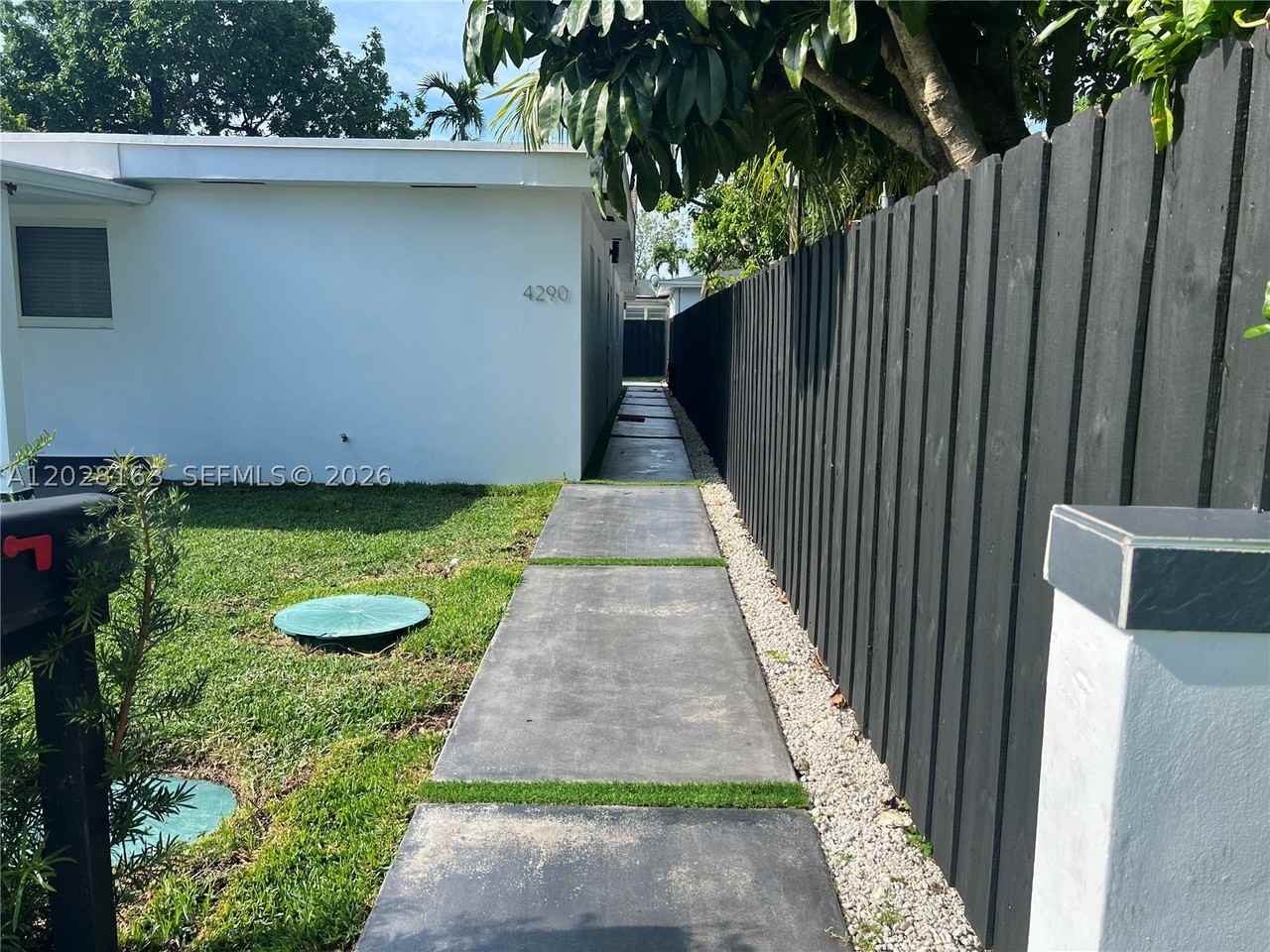 4290 Sw 9th St #B - Photo 2 of 18