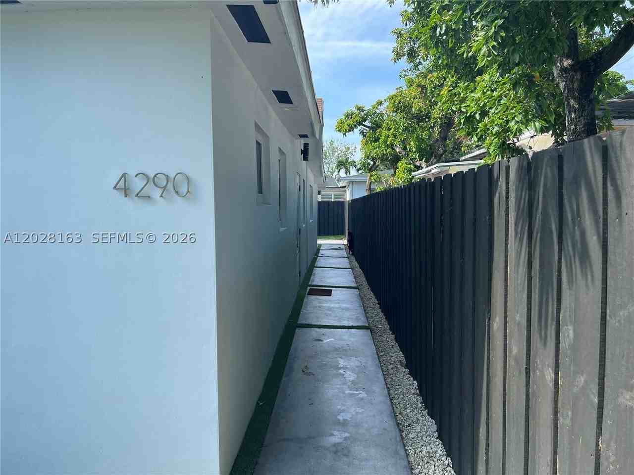 4290 Sw 9th St #B - Photo 3 of 18