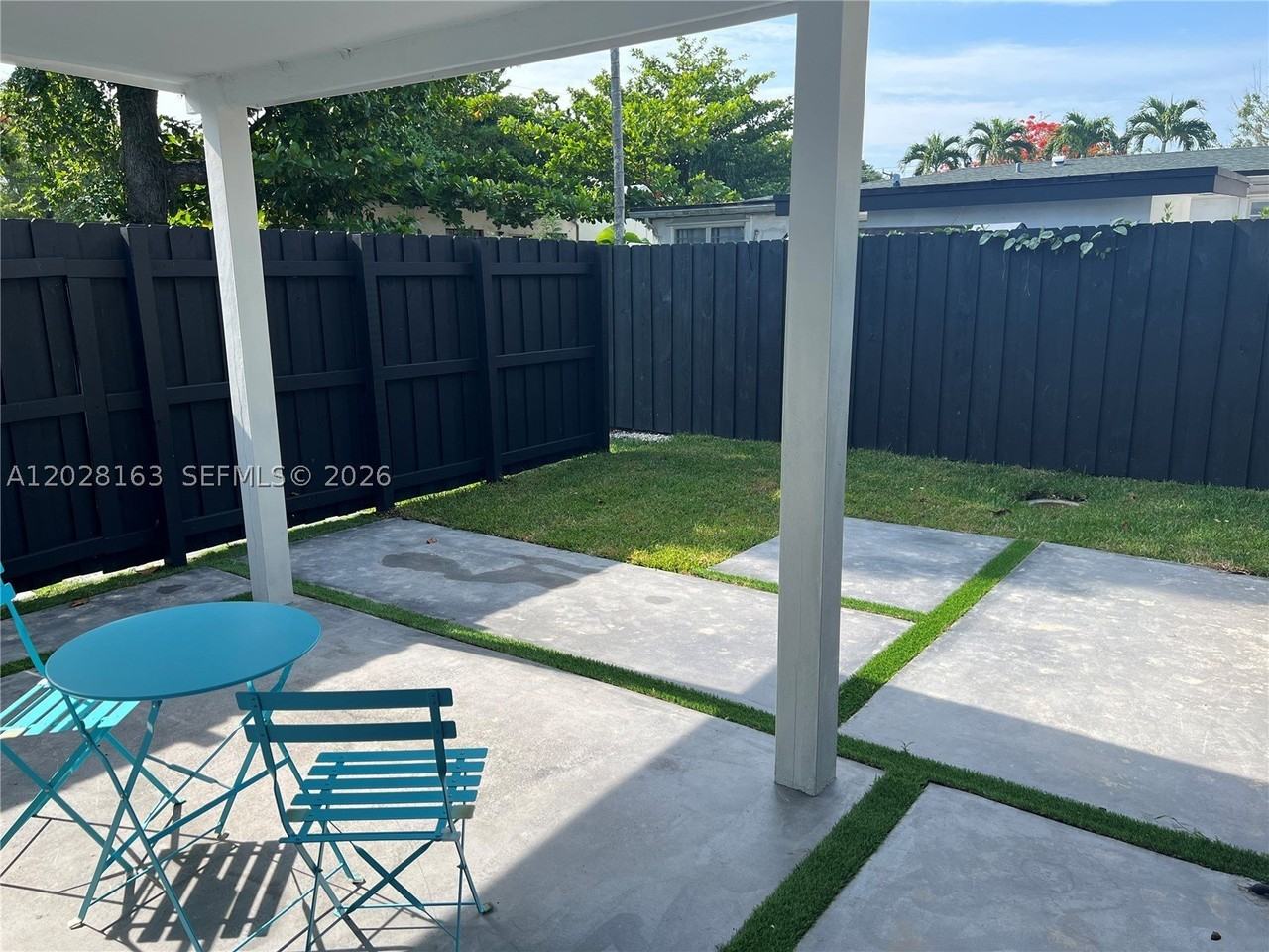 4290 Sw 9th St #B - Photo 5 of 18