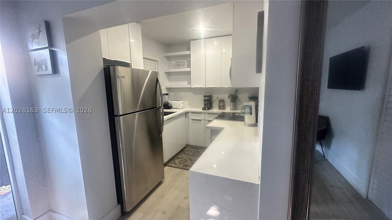 4290 Sw 9th St #B - Photo 7 of 18
