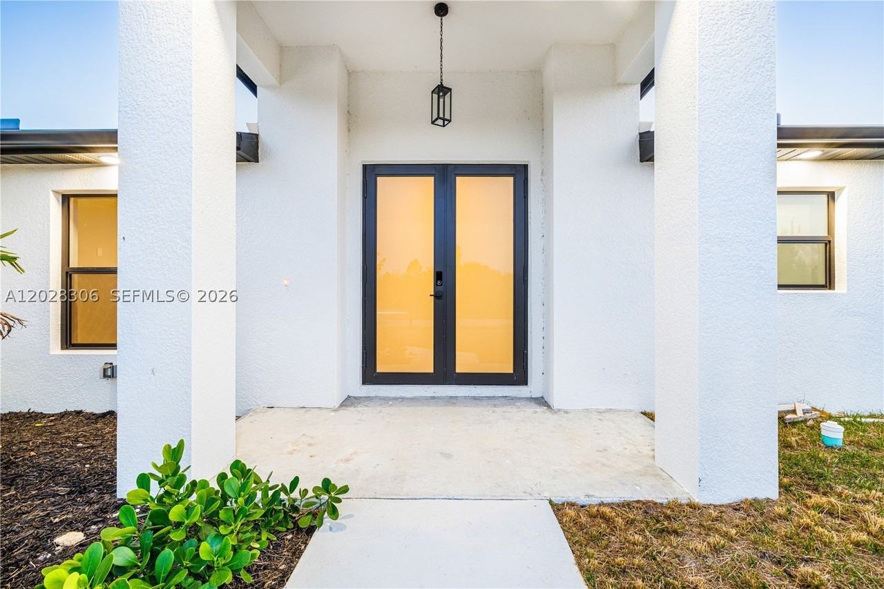 450 Mercedes Ct #0 - Photo 3 of 36