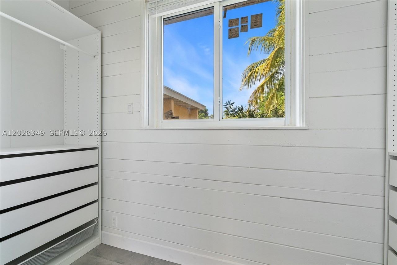 2204 Mckinley St #2 - Photo 6 of 11