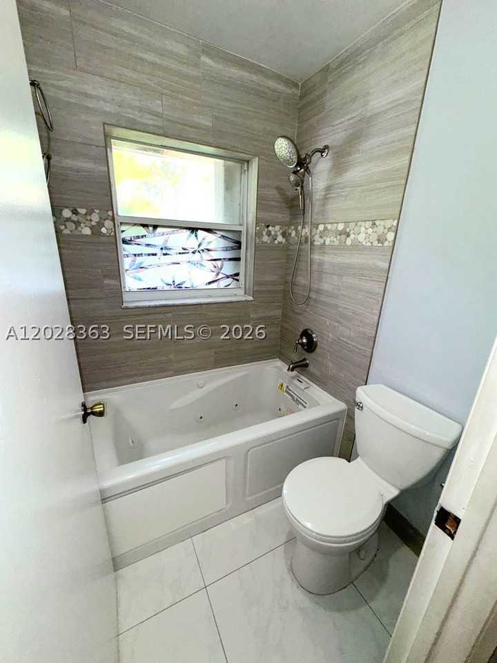 3263 Nw 44th St #2 - Photo 7 of 15