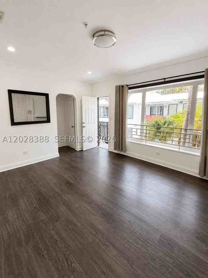 1536 Jefferson Ave #4 - Photo 2 of 11