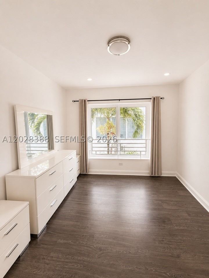 1536 Jefferson Ave #4 - Photo 5 of 11