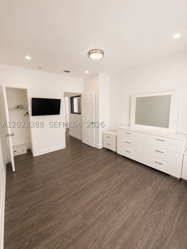 1536 Jefferson Ave #4 - Photo 6 of 11