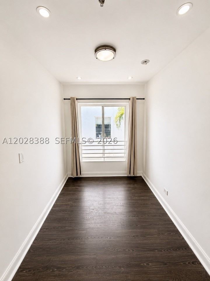 1536 Jefferson Ave #4 - Photo 7 of 11