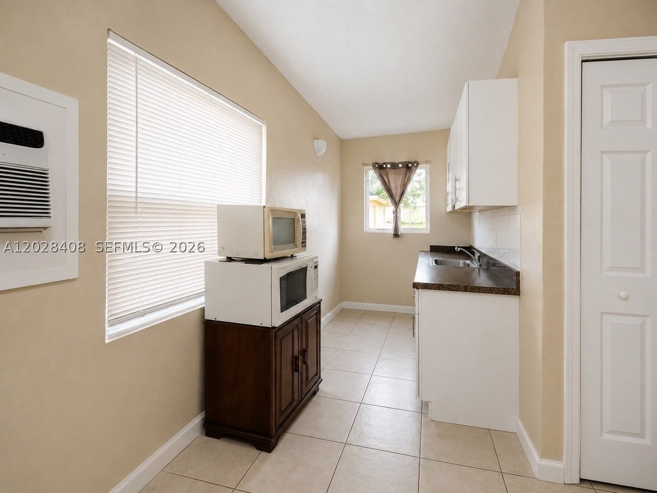 520 Sw 6th Ave #2 - Photo 4 of 9