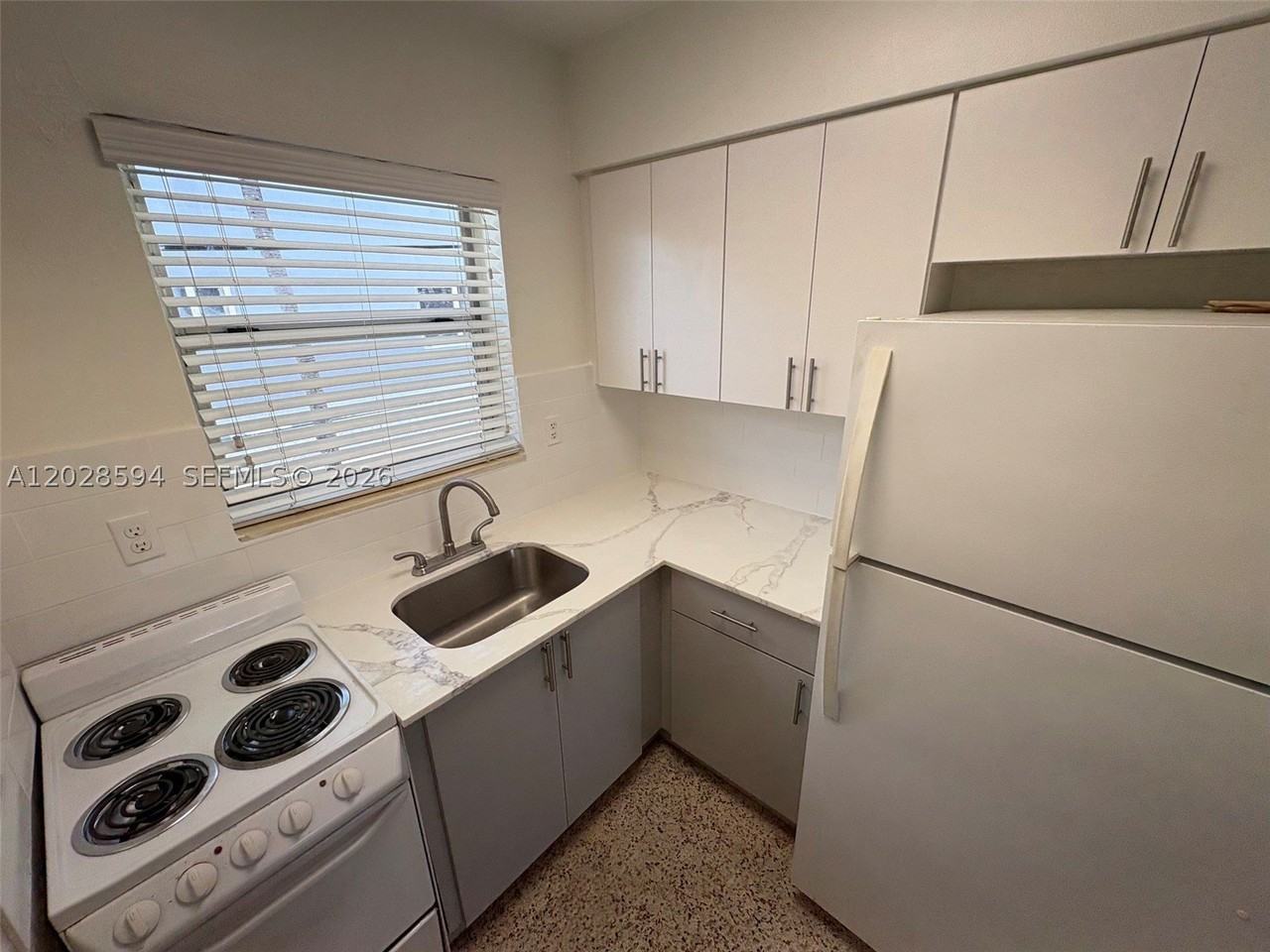 320 W 10th St #3 - Photo 6 of 12