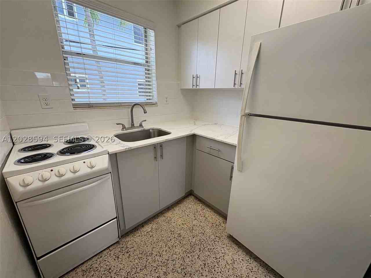 320 W 10th St #3 - Photo 7 of 12